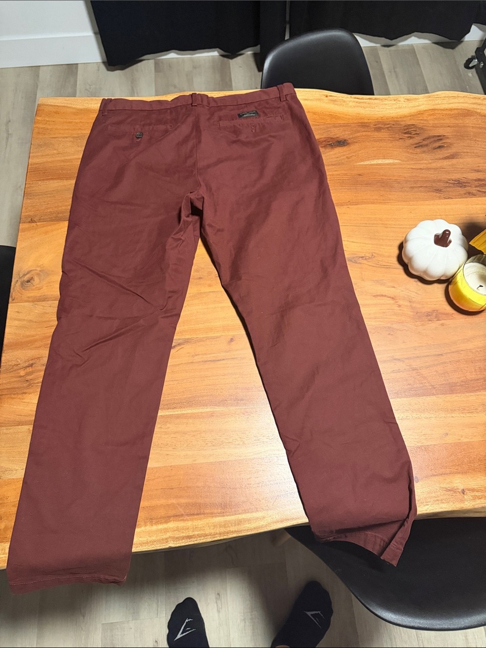 Men's Banana Republic Chino Pants - Picture 2 of 2